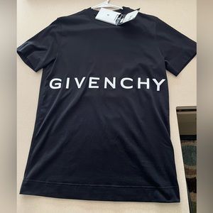 Givenchy T-Shirt / Men’s XS or Women’s M / open to all offers /// 🌊🌊TRADE🌊🌊